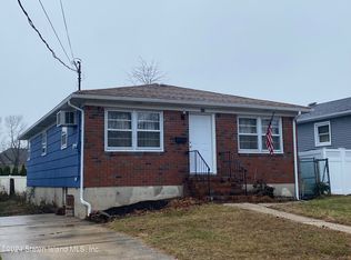 404 Main St, Staten Island, NY 10307