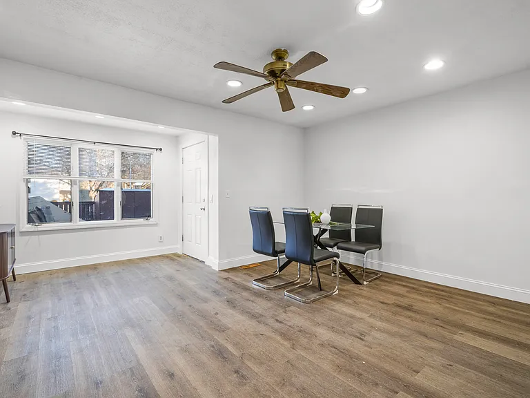 685 Ithaca Pl — Photo 11