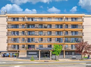 233 12th St APT 1H, Palisades Park, NJ 07650