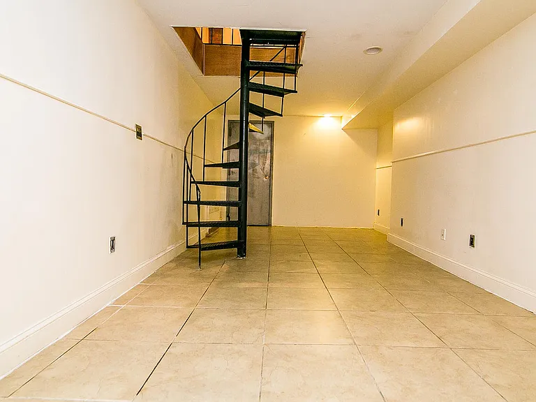 269 Melrose St #1R — Photo 8