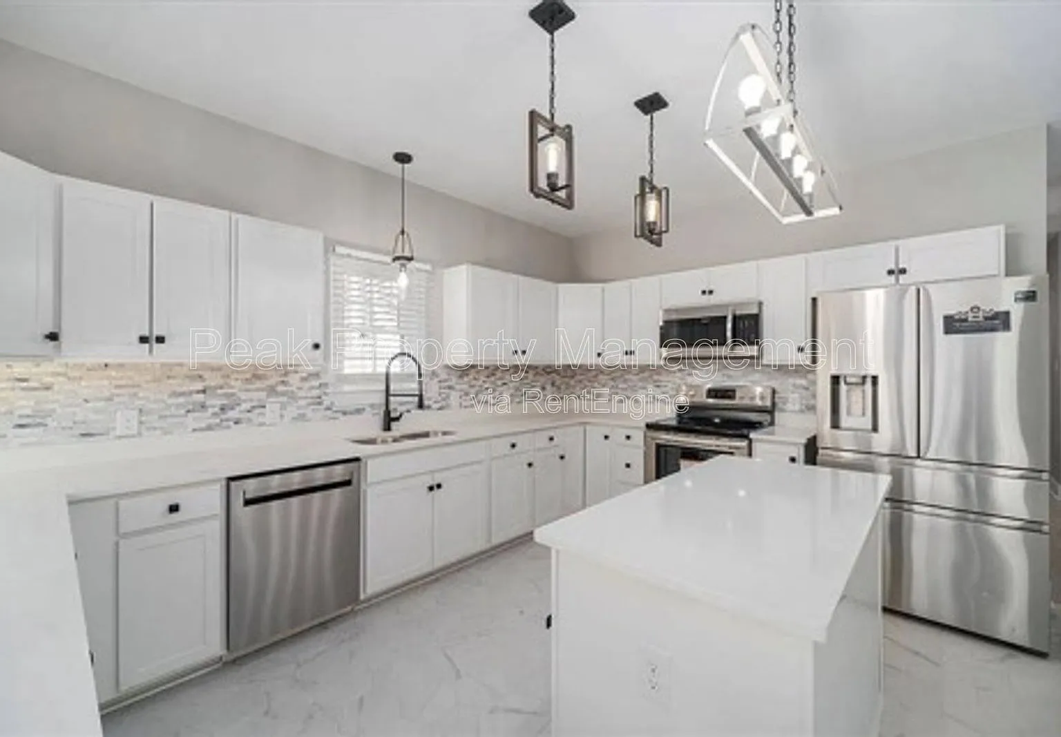 3 bed, 2.5 bath, 2340 sqft, $2,100 — Photo 2
