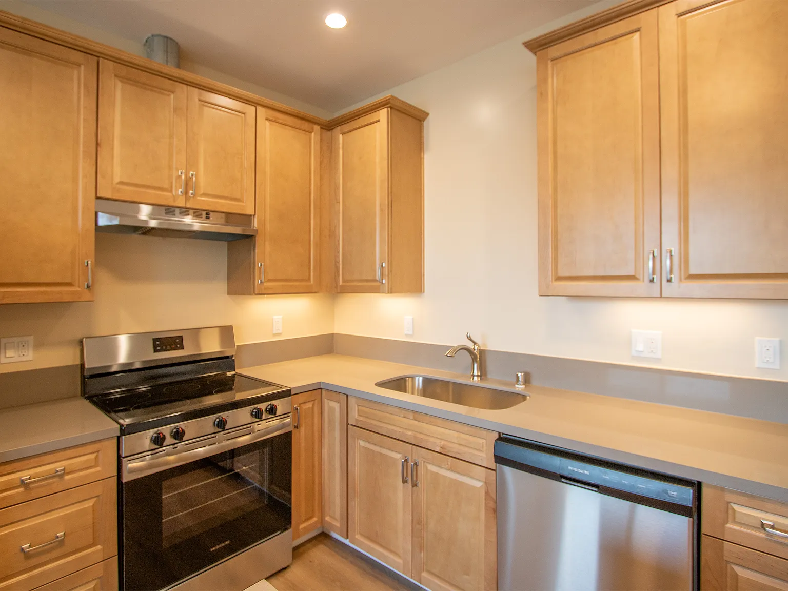 2 bed, 1000 sqft, $3,500 — Photo 2