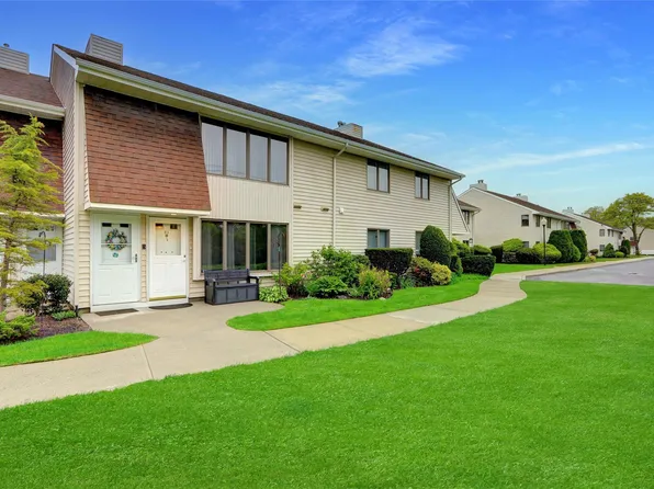 20 Laurel Ave #83, East Islip, NY 11730