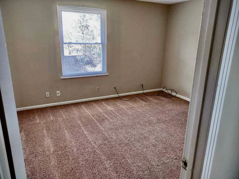 1070 Pembroke Oak Grove Rd #26 — Photo 2