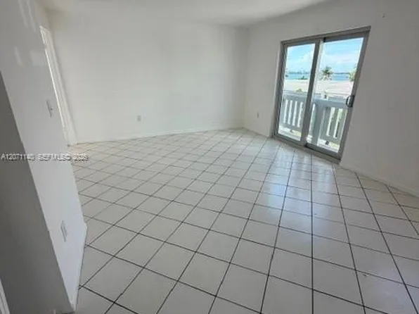 2001 Bay Dr APT 301, Miami Beach, FL 33141