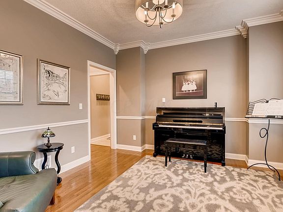 4th image of 203 Glyn Tawel Dr