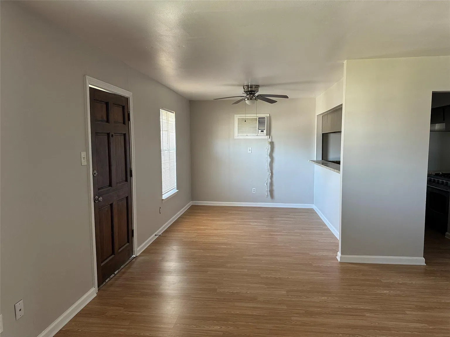 2 bed, 1.0 bath, 3456 sqft, $1,025 — Photo 4