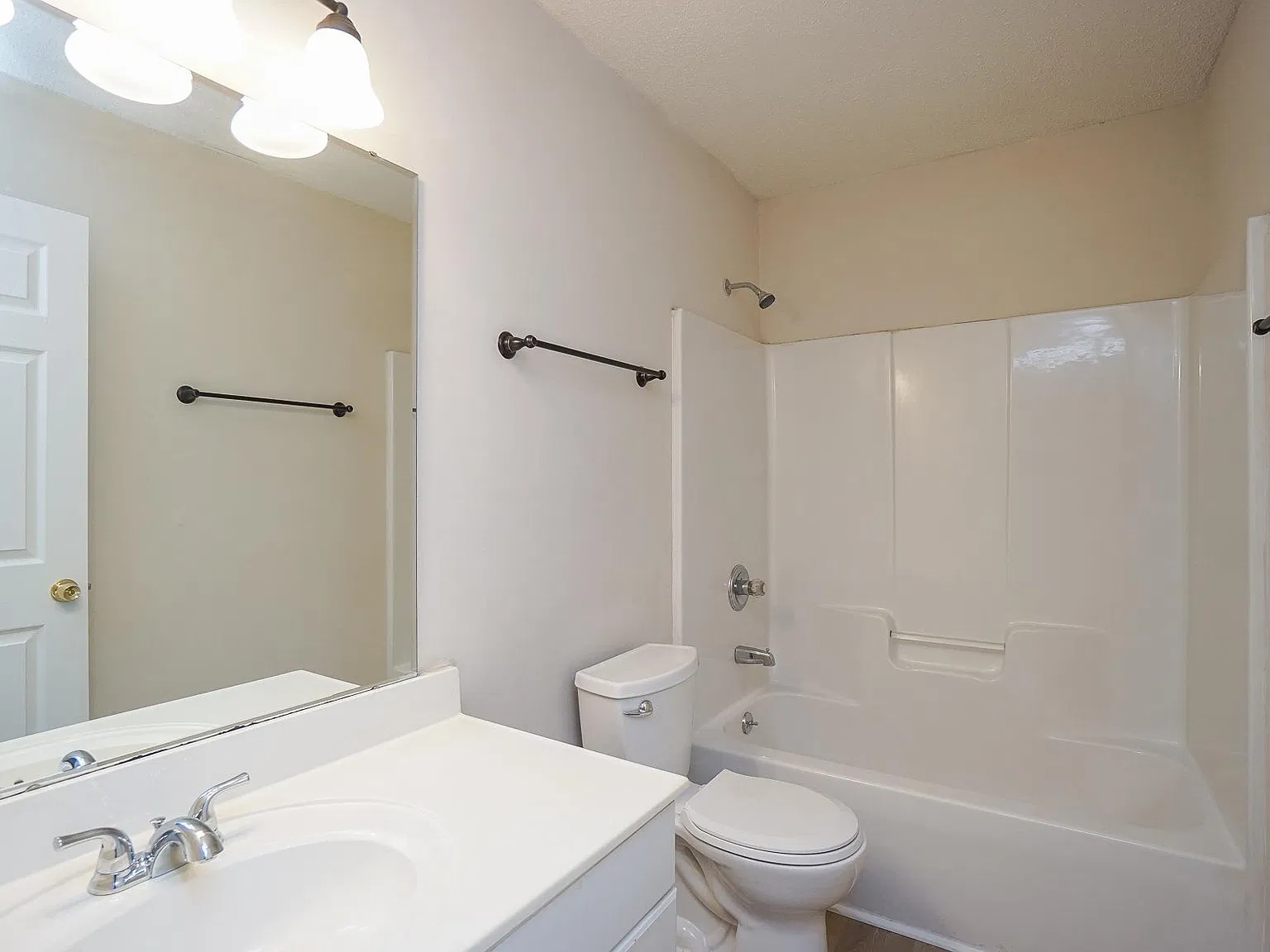 2 bed, 1.5 bath, 1050 sqft, $1,250 — Photo 4