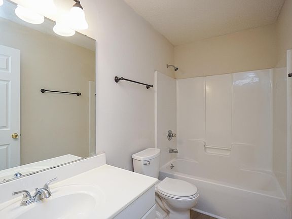 4th image of 303 Waddell Rd