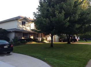 15662 Fountain Hills Dr, Omaha, NE 68118