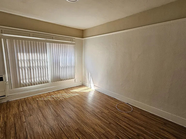 1326 W 11th St #304 — Photo 2