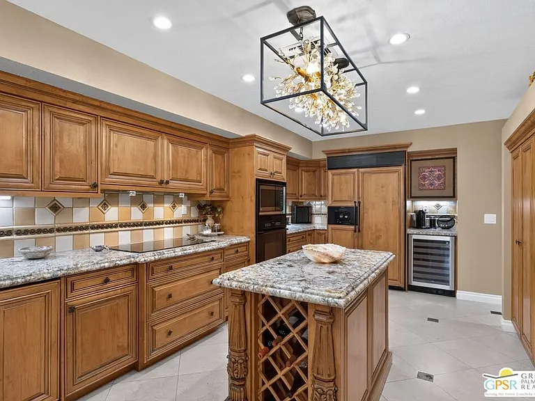216 Kavenish Dr — Photo 9