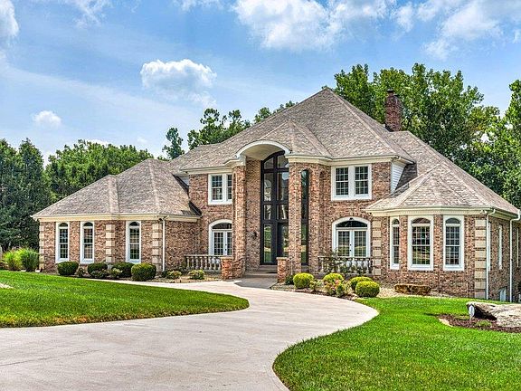 2nd image of 12850 Thornhill Ct