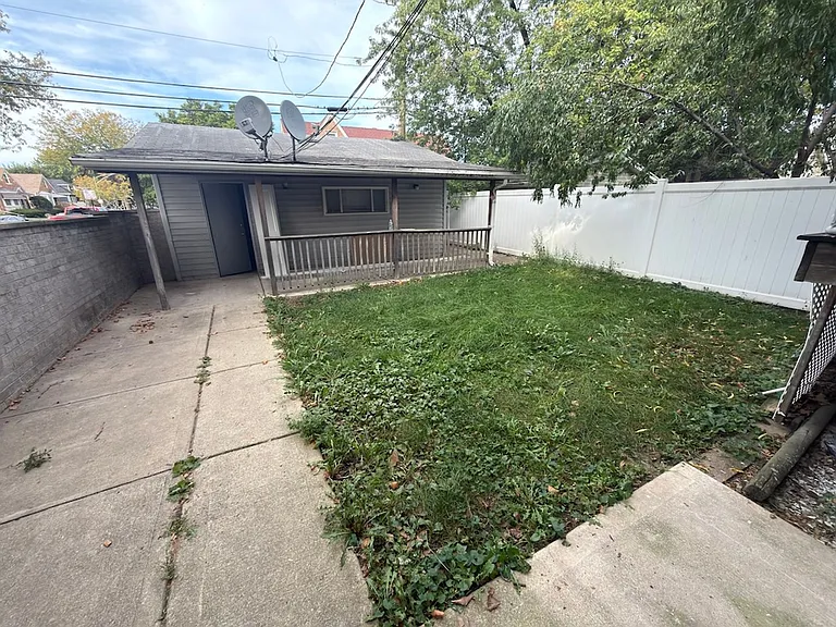 6524 W Diversey Ave — Photo 19