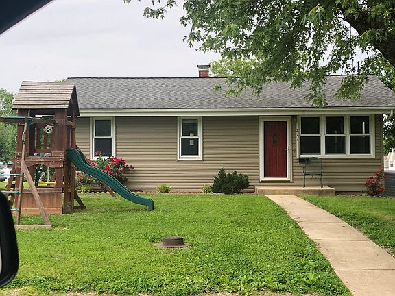 Front yard facing the south 