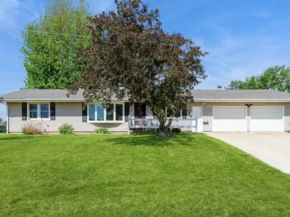 118 10th St, Fulton, IL 61252