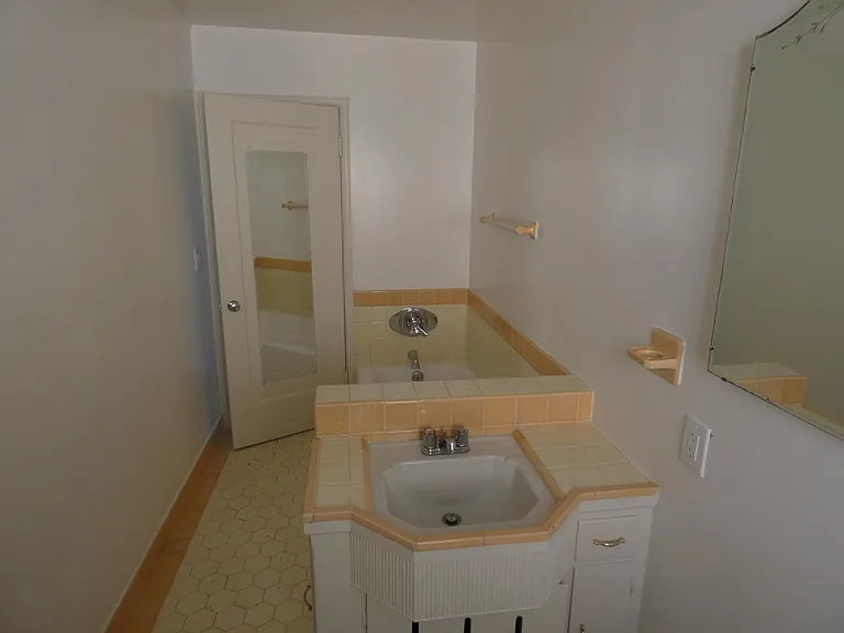 4236 Oakmore Rd — Photo 6