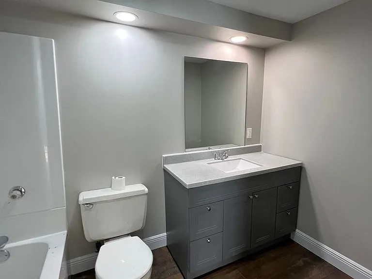 327 N 7th St — Photo 12