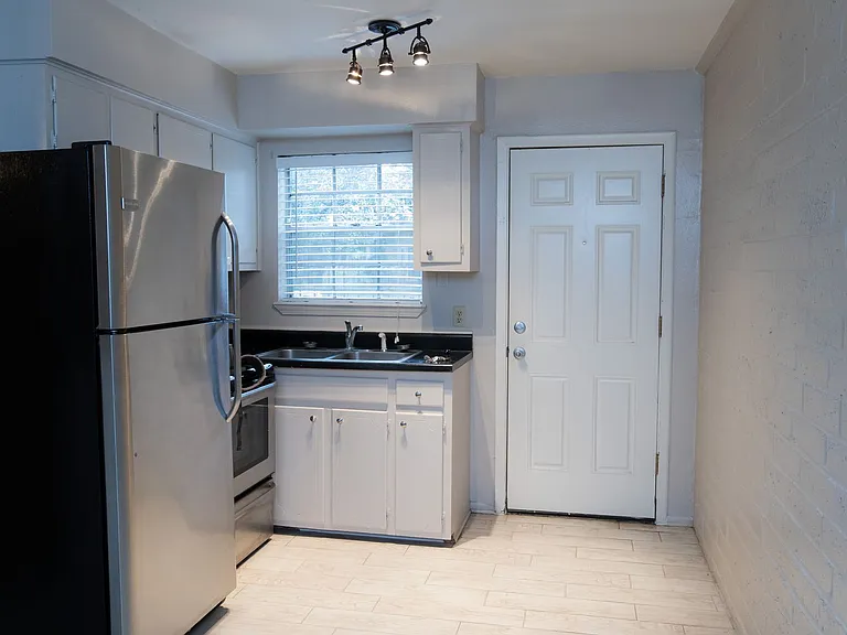 322 Steele Blvd — Photo 2