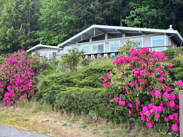 27571 Sandy Shores Dr SW, Vashon, WA 98070