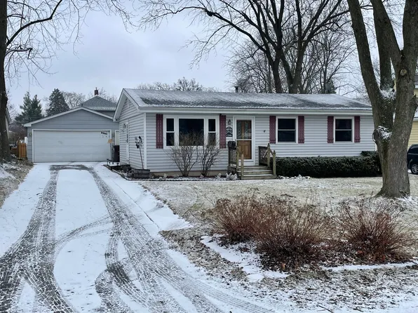1206 Queen Anne St, Woodstock, IL 60098