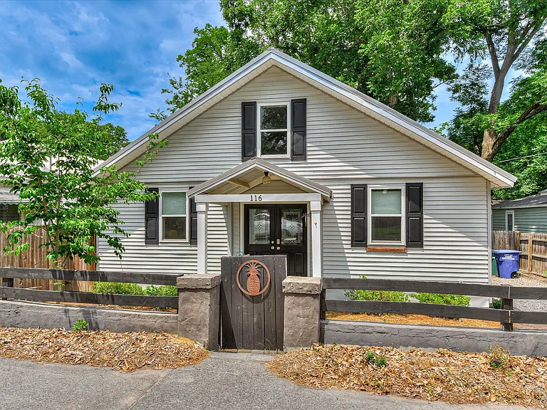 116 Edgefield Ave — Photo 1