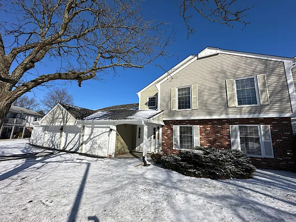 21 Exeter Ct APT 202-B, Naperville, IL 60565
