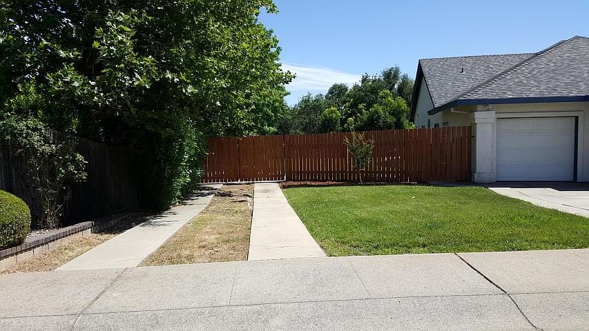 2nd image of 3883 Siskiyou St