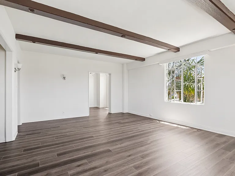 Linda Vista Apartments — Photo 17