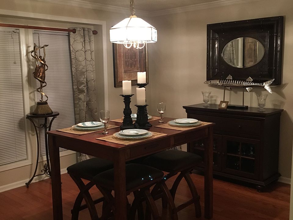 Dining room hardwood laminat