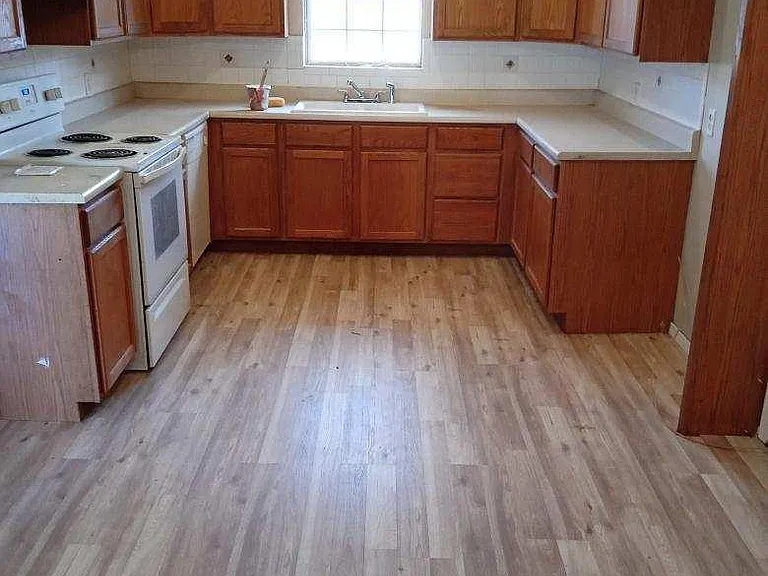 4322 NW Hoover Ave — Photo 10