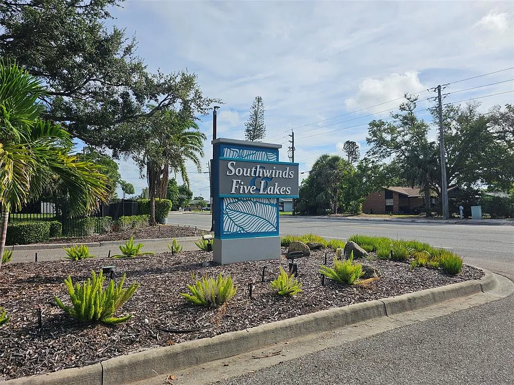 3 bed, 2.0 bath, 1823 sqft, $3,900 — Photo 2
