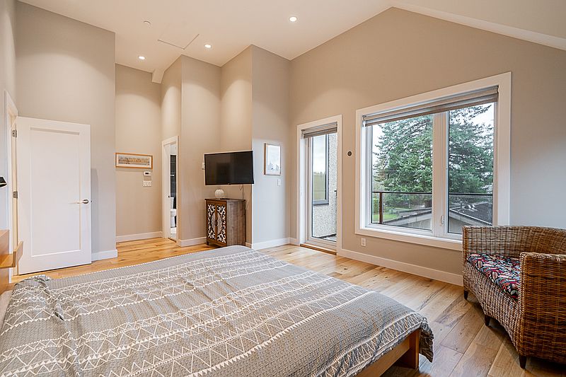 Vancouver House for rent - 5 Bedrooms — photo 20