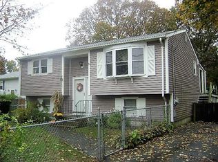 31 Taplow St, Warwick, RI 02889
