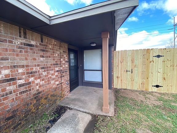 3rd image of 807 N Eagle Ln