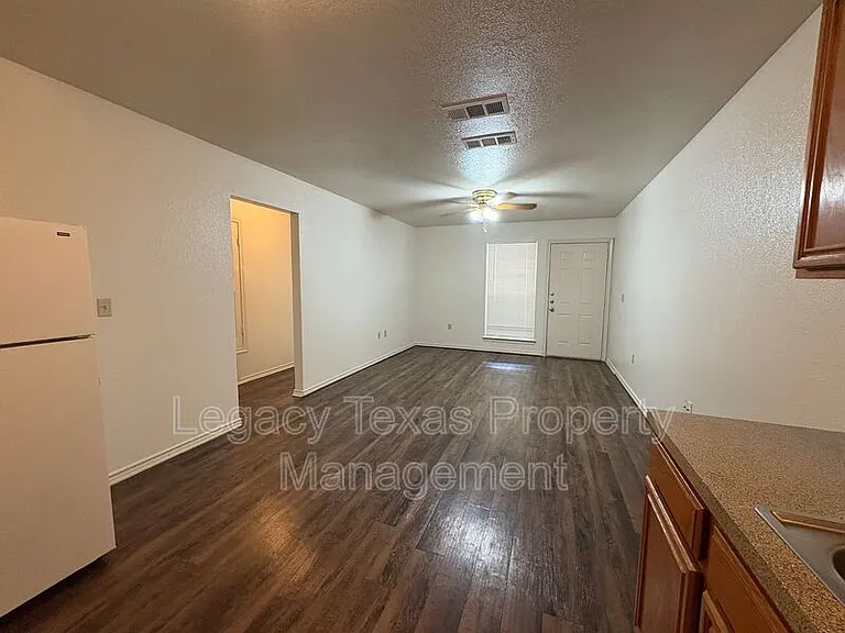 1112 Williams Ave #D — Photo 10