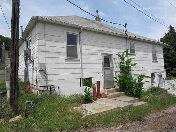 2nd image of 215.5 6th Ave W