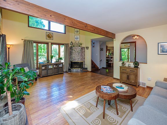 5th image of 9951 Springwood Dr