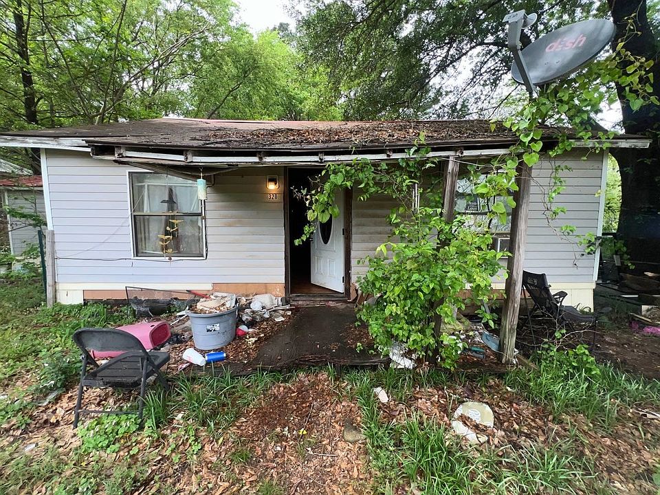 1st image of 320 Country Club Rd
