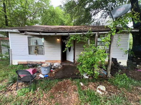 320 Country Club Rd, Hallsville, TX 75650