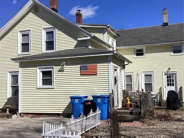 26-28 Arnold St, Lincoln, RI 02865