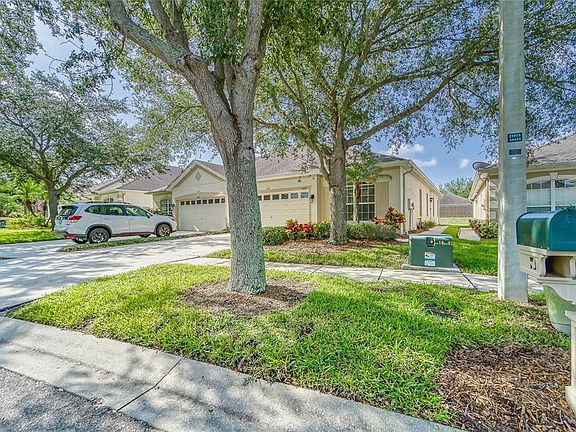 3rd image of 7447 Surrey Wood Ln