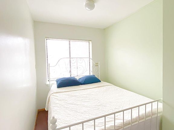 5th image of 4145 11th Ave NE APT 18