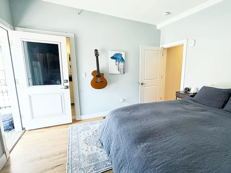 335 Maverick St #1 — Photo 8