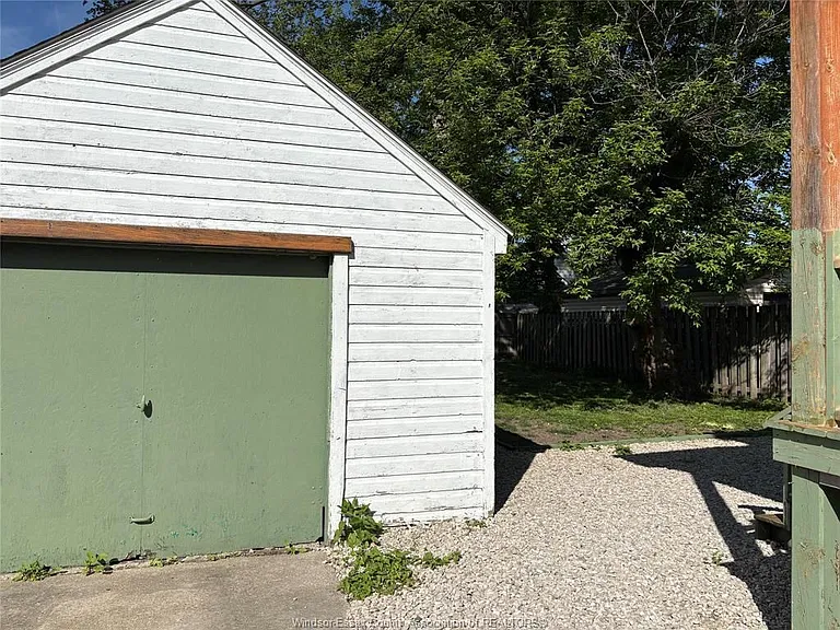 855 Edward Ave — Photo 4