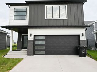 5912 Lou Ann St, Grand Forks, ND 58201