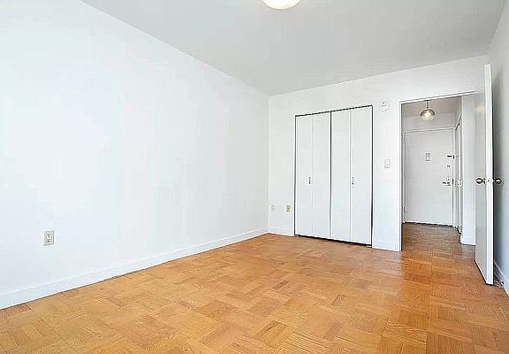 5th image of 460 W 20th St #2Z