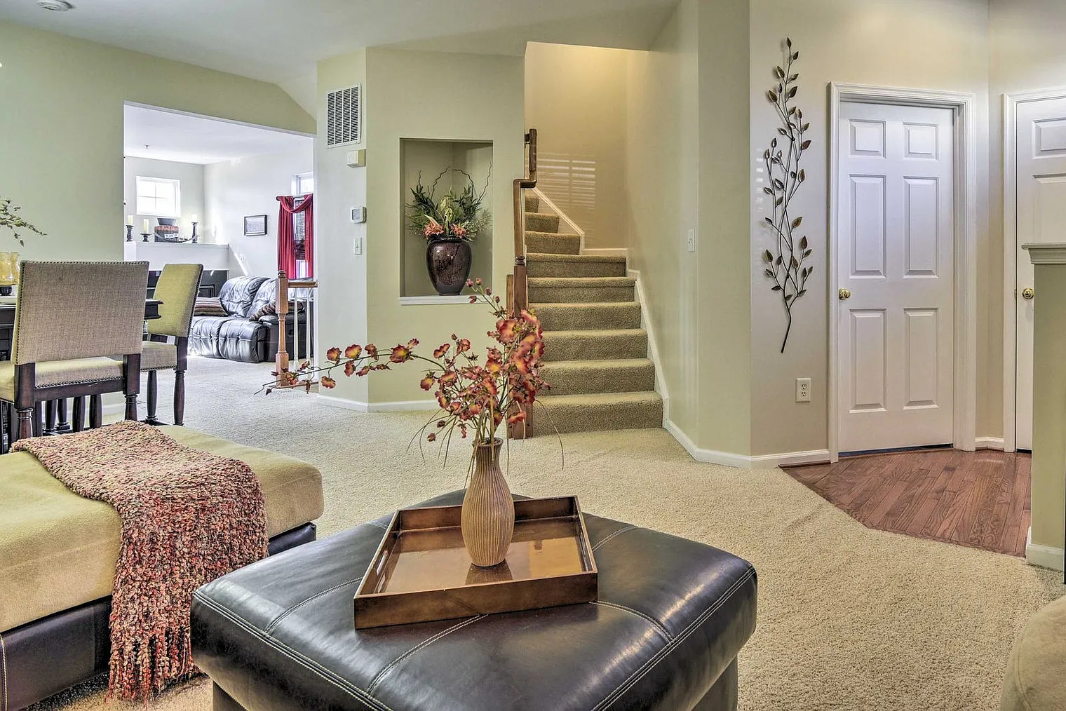 3 bed, 2.0 bath, 2023 sqft, $4,580 — Photo 4