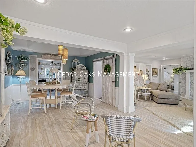 303 N Summit St — Photo 3