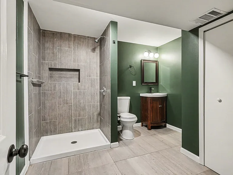 11939 Smalley Ave — Photo 15